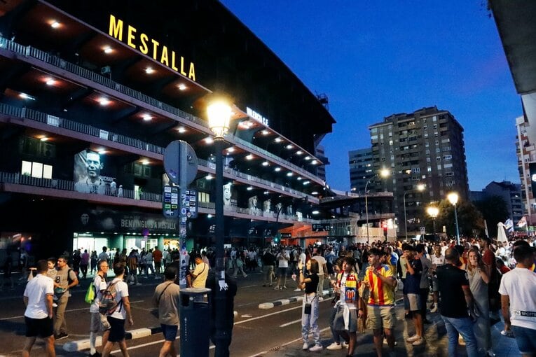 バレンシア本拠地・メスタージャのにぎわい