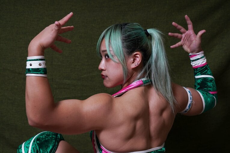 スターダム屈指の肉体派レスラー・飯田沙耶25歳の運命を変えた“推しと筋肉”「もう、制御しなくていいんだ」《特別グラビア》(28)