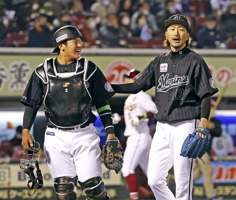 松川は楽天との開幕戦にフル出場し、石川ら投手陣をリードして完封勝利に貢献した　©KYODO