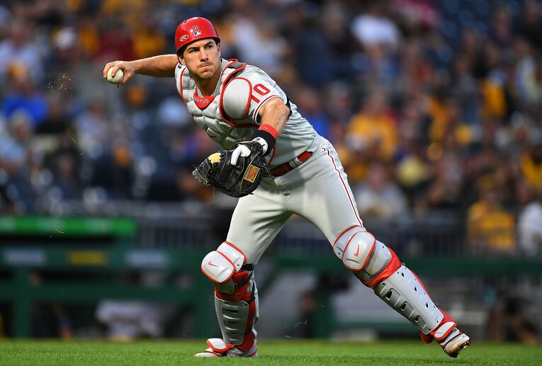 J.T.リアルミュート／1991年3月18日、米オクラホマ州生まれ。マーリンズで堅守強打の捕手として頭角を現わす。2019年からフィリーズに所属。第5回WBCに米国代表として出場。185cm、96kg　©︎Getty Images