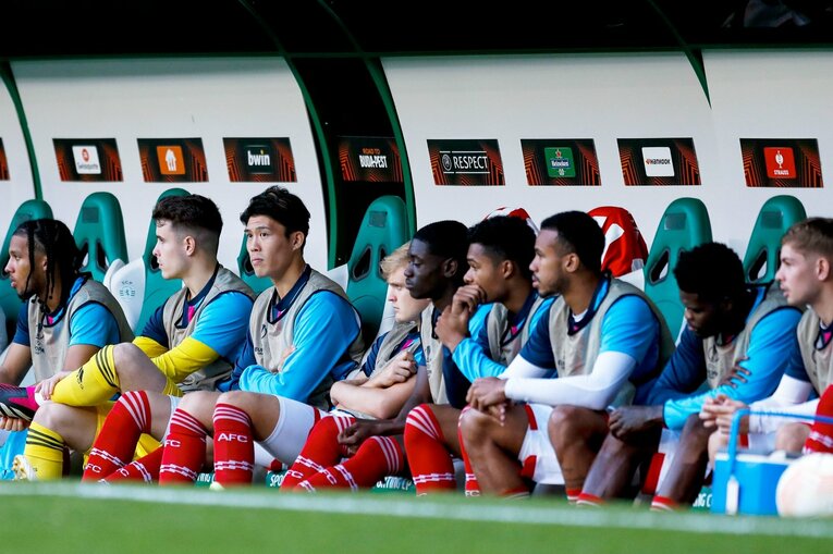 「モリタ、モリタ」とポルトガル地元カメラマン称賛…冨安健洋vs守田英正が「試合後にユニ交換」“EL日本人対決”を撮った(48)