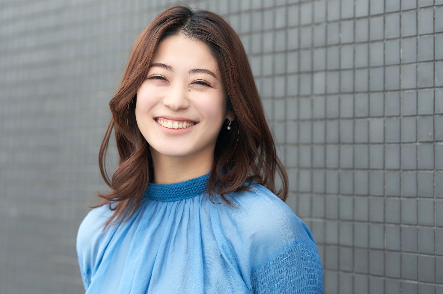 「ロコ・ソラーレに慣れると他国は怖いかも(笑)」解説者・市川美余が語るカーリング女子の見どころ「きっかけは“もぐもぐ”でいい」<Number Web> photograph by Yuki Suenaga