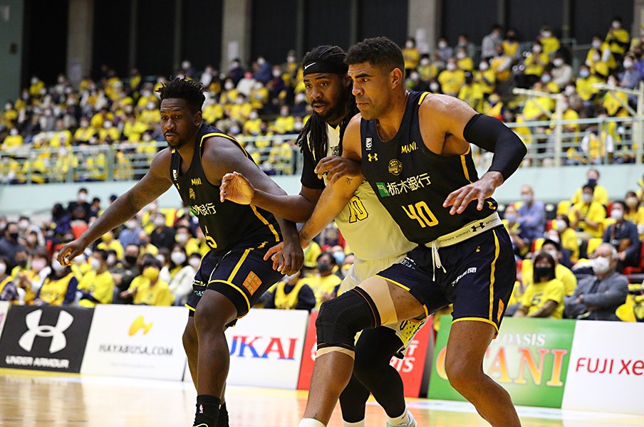 2度目のBリーグ制覇に必要なものは? 宇都宮ブレックスに活性化もたらす新外国籍選手スコットとピーク<Number Web> photograph by B.LEAGUE
