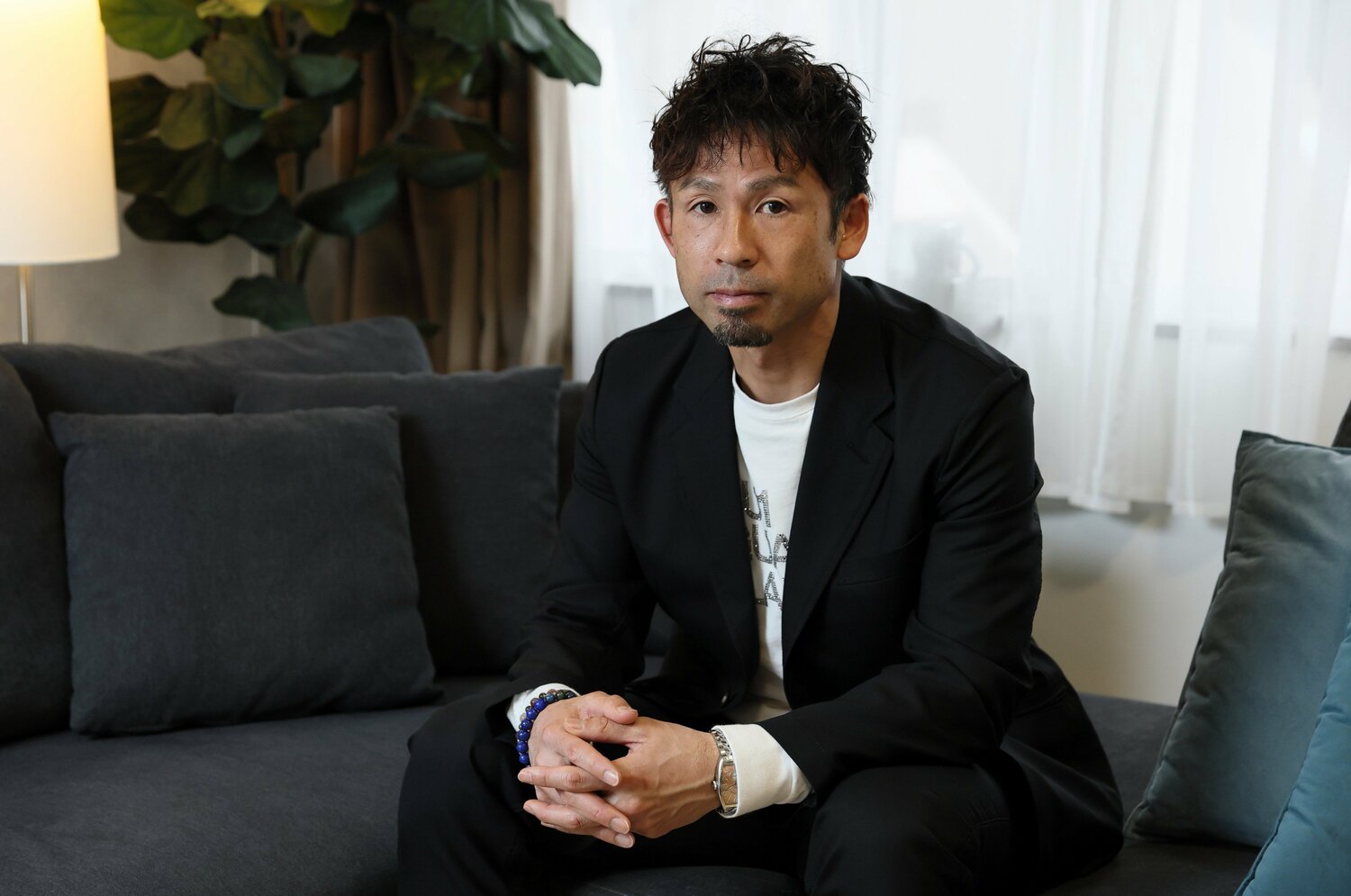 「ありがとう山瀬功治」敵チームから奇跡の横断幕…“J史上最長24年連続ゴール”山瀬功治は「わがまま移籍」でも、なぜサポーターに愛されたのか?<Number Web> photograph by Shigeki Yamamoto