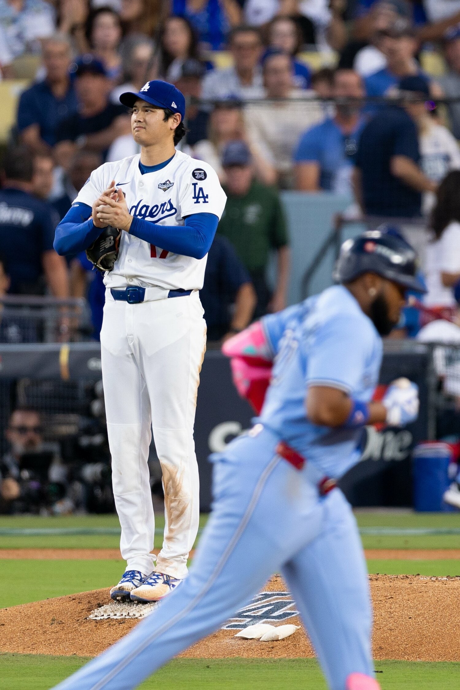 ゲレーロJr.に一発を浴びた後の大谷　©Getty Images