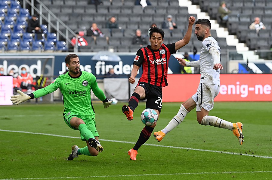 なぜブンデスで活躍中の長谷部に“引退報道”が？©Getty Images