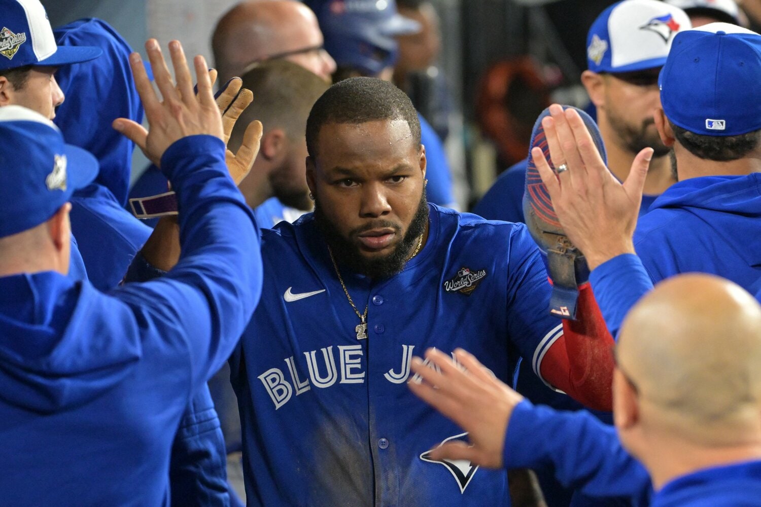 主砲ゲレーロも讃井さんが提案したスイカとパイナップルを食べてチャージ　©︎Imagn/Reuters/AFLO