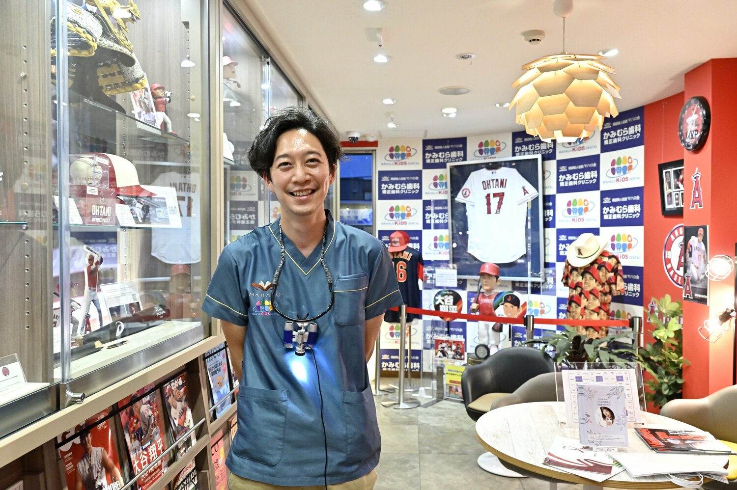 取材に応じてくれた院長の優介さん。歯科大学時代も野球に打ち込んでいた　©Takashi Shimizu