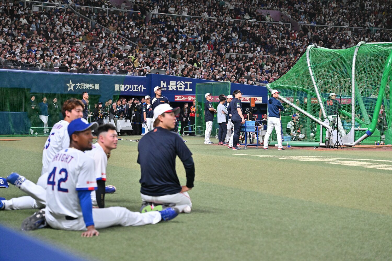 対戦相手の中日の選手たちも釘付けとなった大谷のフリー打撃　©Hideki Sugiyama