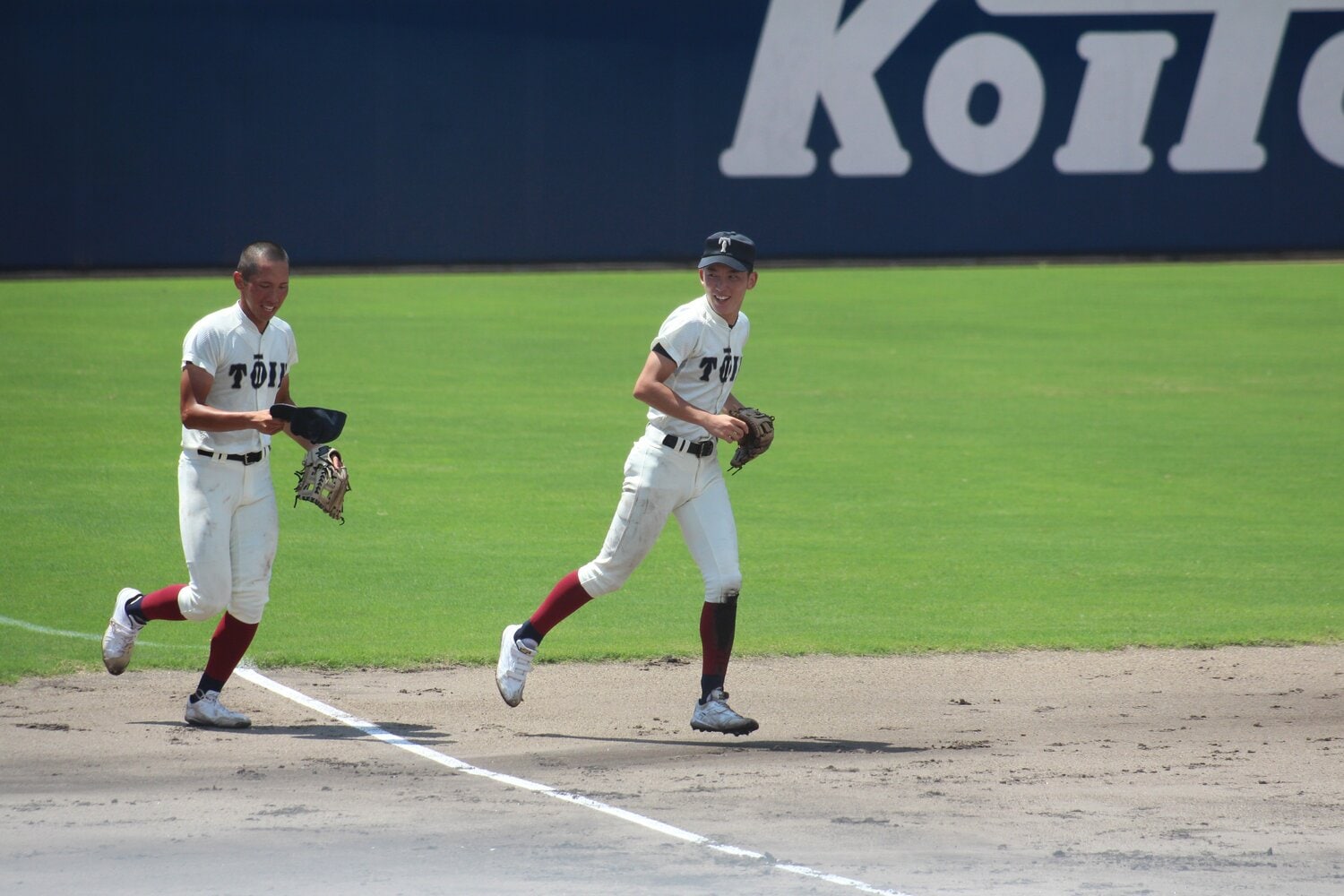 試合中もコミュニケーションを欠かさない伊藤（左）と鈴木　©︎Fumi Sawai