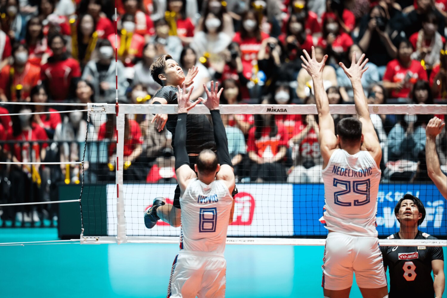 重要なセルビア戦で16得点と“爆発”した西田有志。“一発で空気を変えられる男”の調子が上がってきた　©︎FIVB