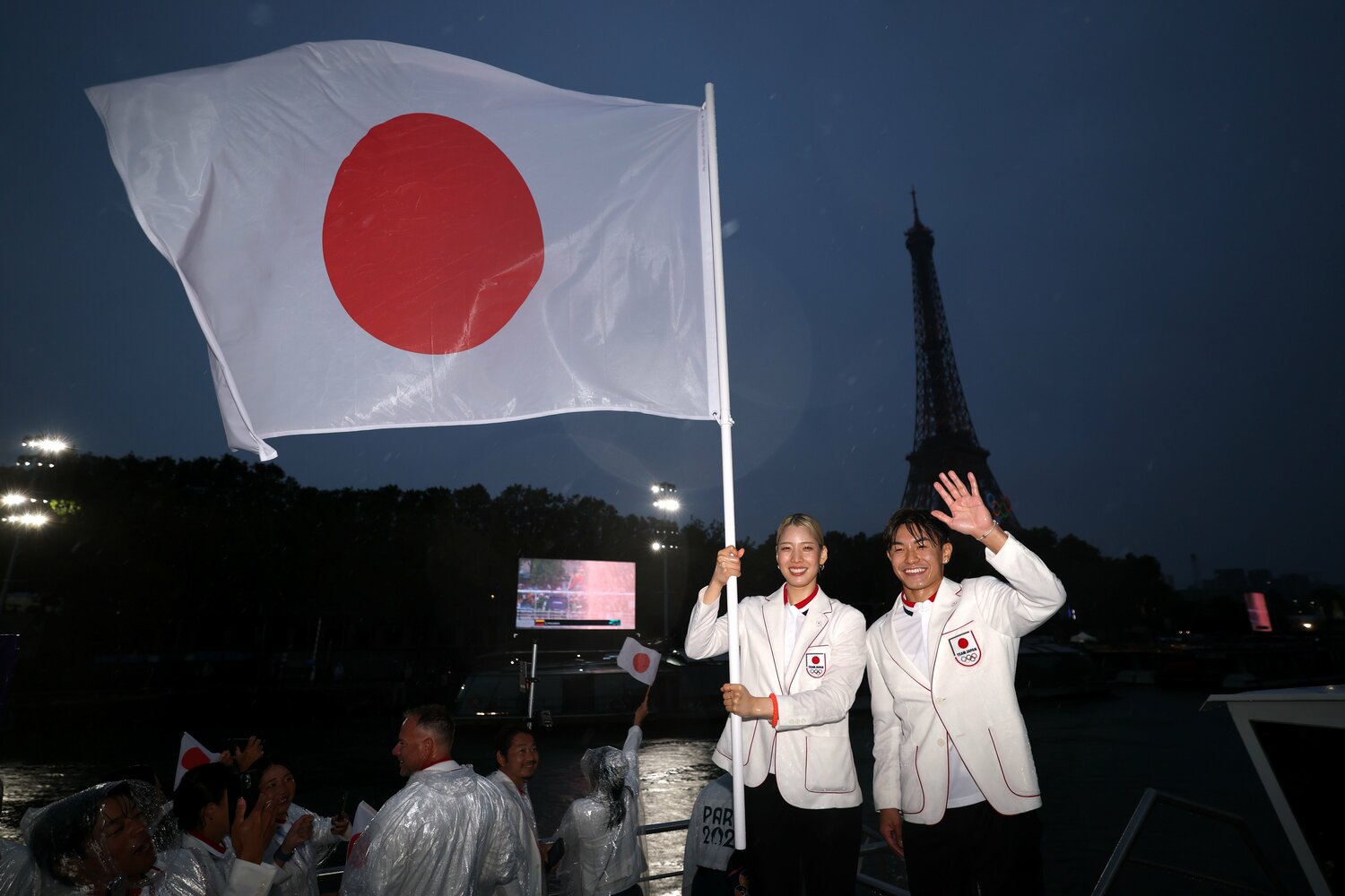 現地時間7月26日の開会式では日本の旗手を務めた　©Getty Images