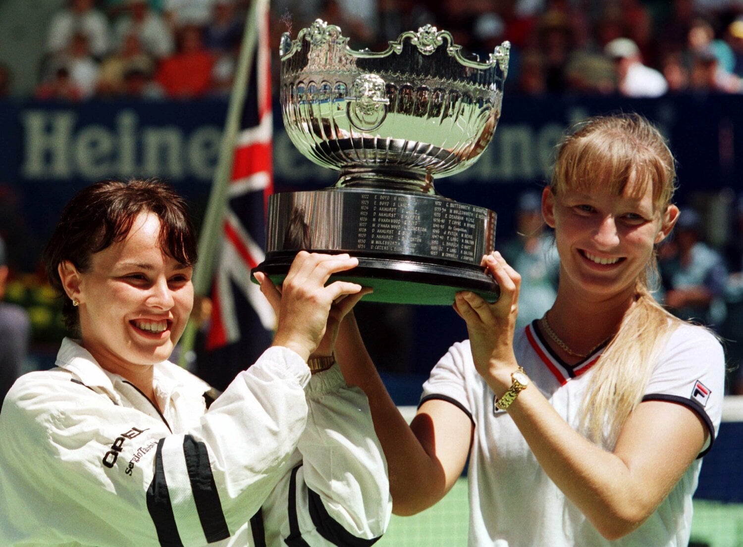 1998年の全豪オープン女子ダブルスで優勝したヒンギスとミリヤナ組　©Getty Images