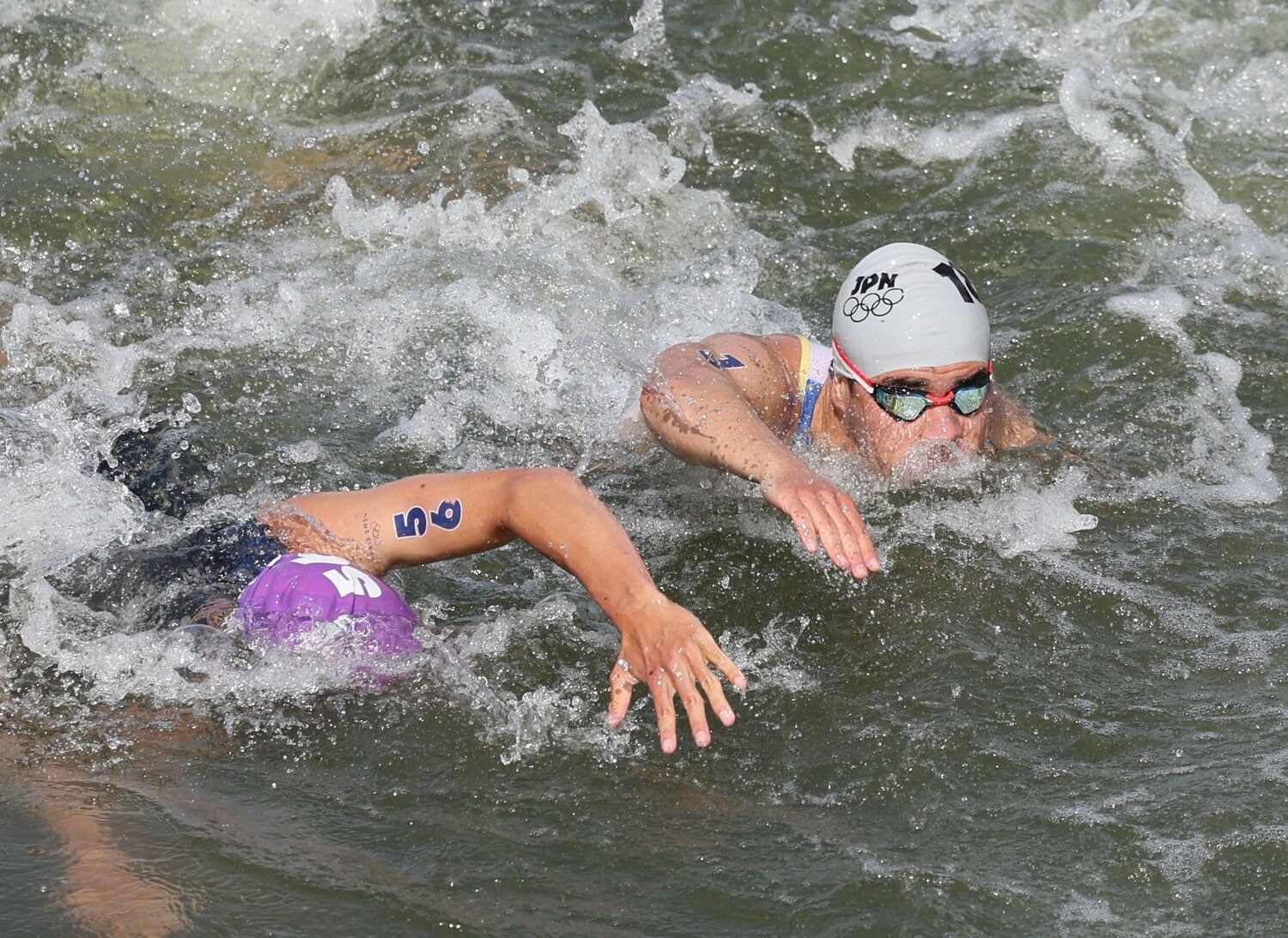 セーヌ川の流れの強さはニナー賢治（右）が「体験したことがない」レベルだったという　©JIJI PRESS