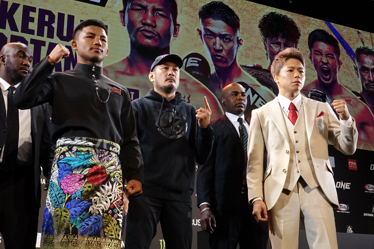 3月17日の会見で顔を合わせたロッタンと武尊　©Koji Fuse