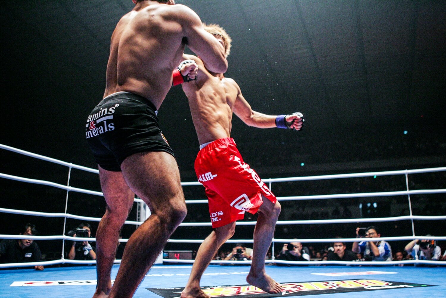 所英男のバックハンドブロー　©Susumu Nagao