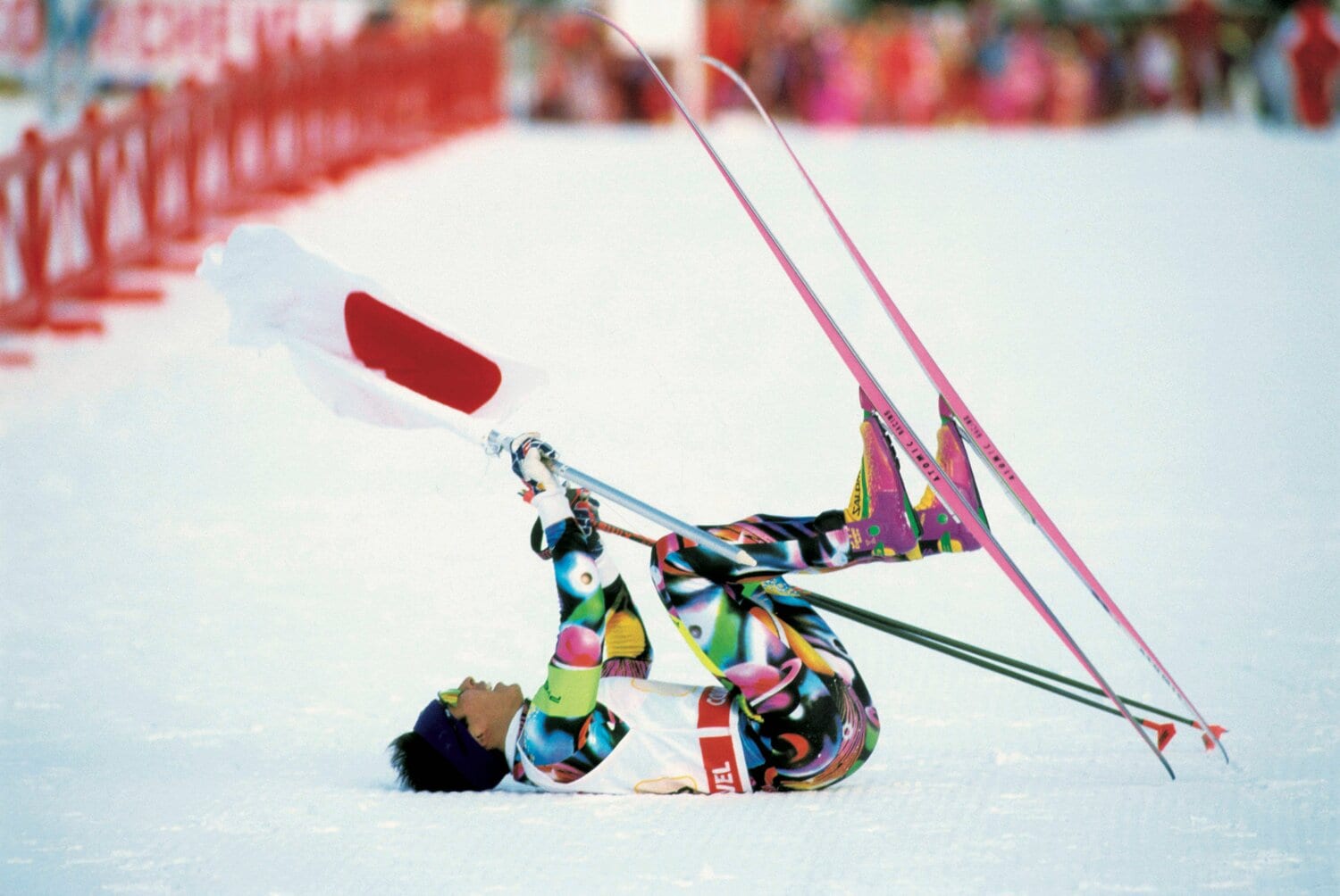 1992年アルベールビル五輪・ノルディック複合団体で金メダルを獲得し、喜ぶ荻原健司　©︎AFLO