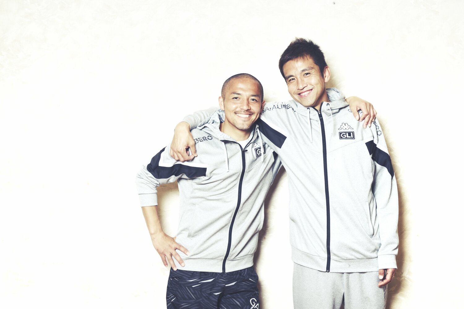 2015年、同い年の盟友・小野伸二との対談。2人は今も現役を続けている　©Asami Enomoto