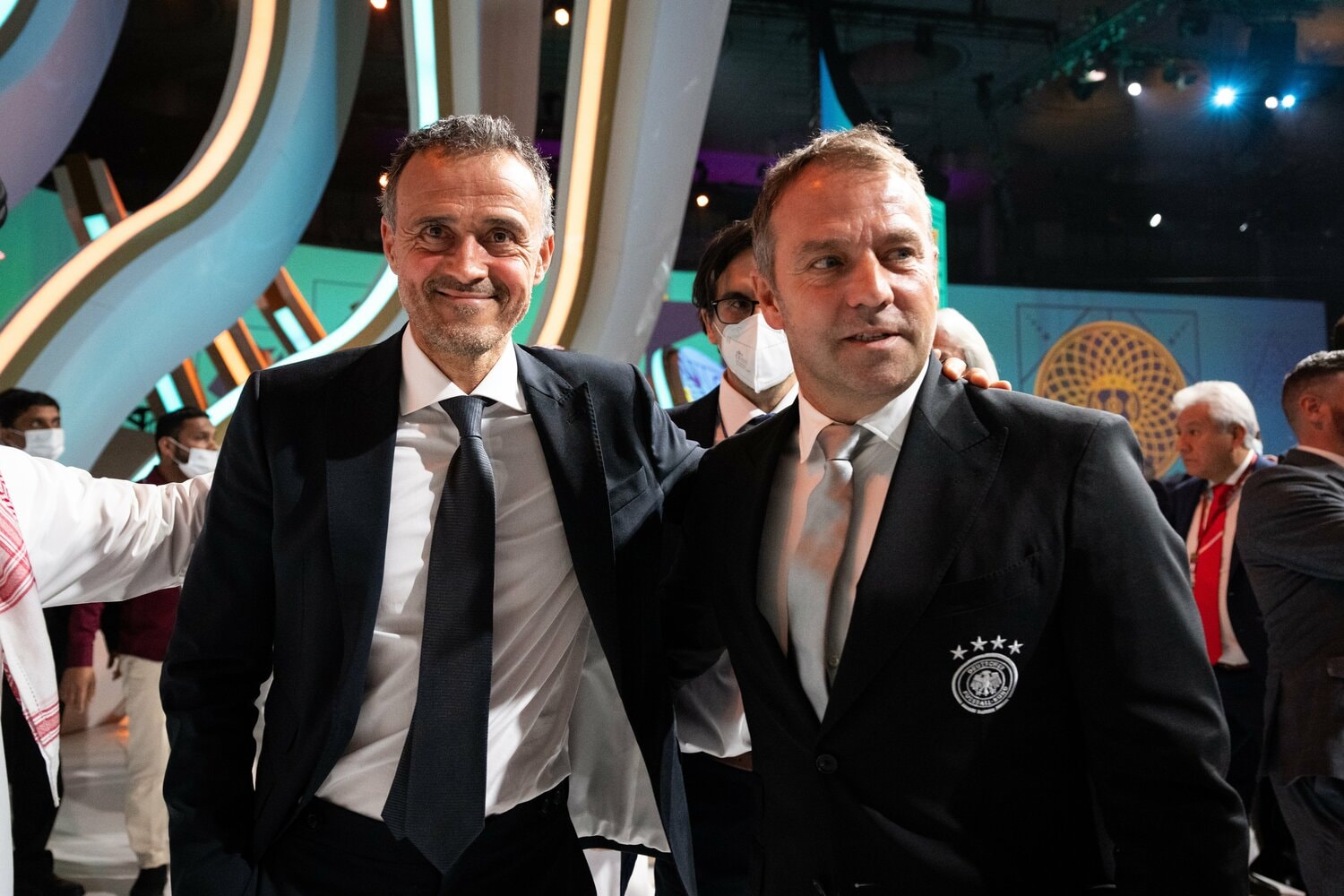 スペインのルイス・エンリケ監督（左）とドイツのハンジ・フリック監督　©Getty Images