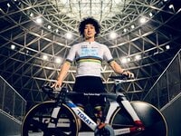 《アフロヘアーのケイリン世界王者》“終わり”を意識した山崎賢人が栄光のアルカンシェルを纏って続ける挑戦「自分にはまだまだ可能性がある」