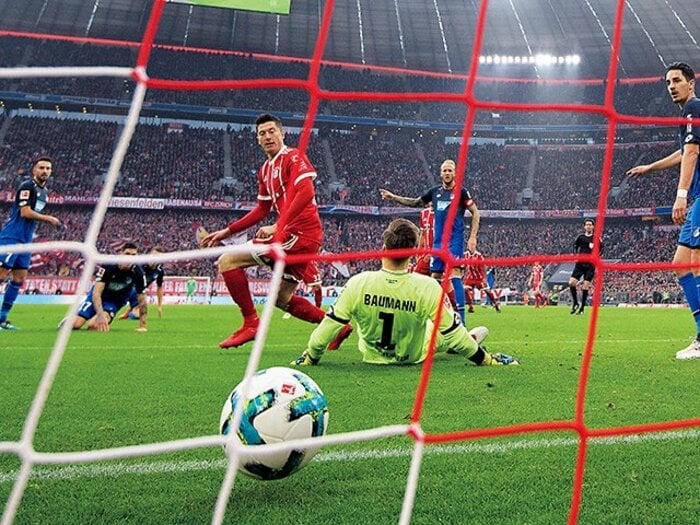 クローゼが語るレバンドフスキの技。「すべての能力を持つストライカー」＜Number Web＞ photograph by Getty Images