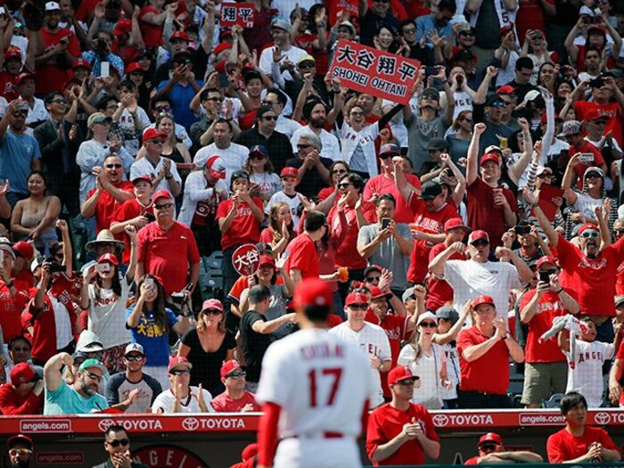 ホームランと奪三振だけじゃない!大谷翔平が全米で“So cute!”な理由。<Number Web> photograph by AP/AFLO