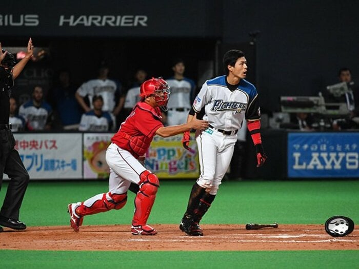 “活字野球”で味わう日本Sとドラフト。プチ鹿島10月のスポーツ新聞時評。<Number Web> photograph by Hideki Sugiyama