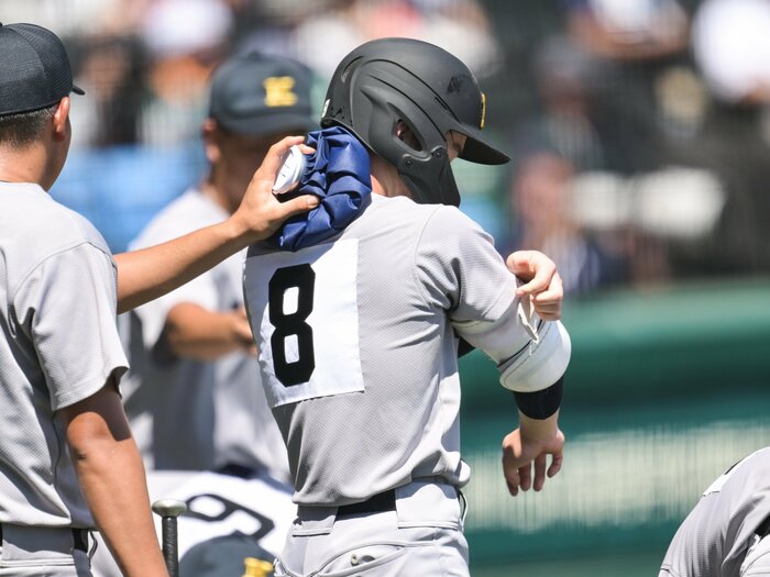 賛否両論噴出「クーリングタイム」問題 甲子園の暑熱対策はタテマエになっていないか? 出場校監督が語る“ホントのトコロ”<Number Web> photograph by Nanae Suzuki