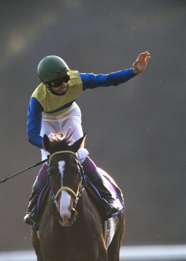 秋の天皇賞制覇時のエアグルーヴと武豊　©Keiji Ishikawa