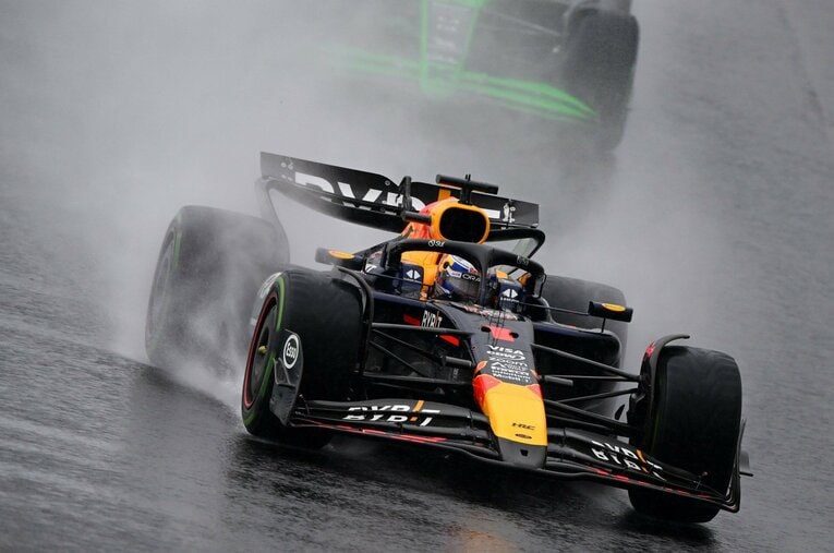 大混乱に陥った雨のサンパウロGPで、フェルスタッペンはセナを彷彿させる走りを見せ優勝を遂げた　©Getty Images / Red Bull Content Pool