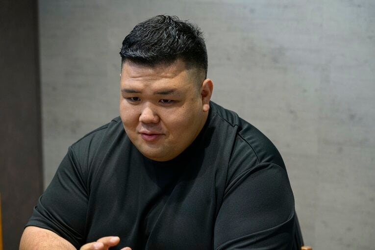 インタビューに応じれくてた元小結・阿武咲こと、打越奎也さん　©︎Hirofumi Kamaya