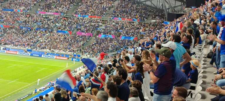 フランスの連続トライに沸く　©Hiroaki Sawada