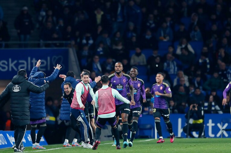 「TAKEユニの日本人ファンが増えた気が」久保建英MOMも“代えが利かない状態”を現地撮影…ソシエダは狂う歯車を直せるか(39)