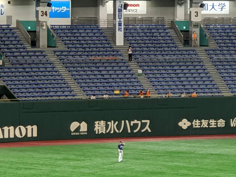 2020年8月、東京ドームでの試合中。外野の観客は筆者を含めて約10人だった　©Aki