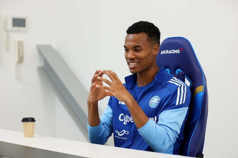 「試されているんだろうな」望月ヘンリー海輝が感じた森保監督の”メッセージ”  歴史的勝利のブラジル戦で「うわっ、やってしまった」いまも残る“苦い記憶”(5)