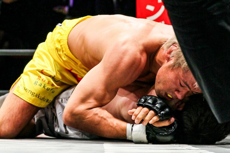 2013年4月26日、ウエイド・チョーテに肩固めで一本勝ち　©Susumu Nagao