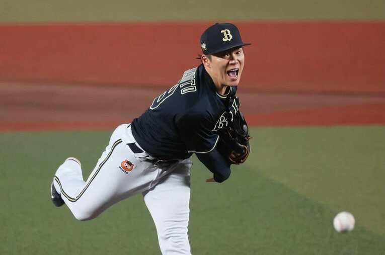 先日のノーヒットノーランはアメリカでも話題になったという山本由伸。実力だけでなく、25歳という若さも興味が注がれる要因の1つだろう ／ photograph by JIJI PRESS