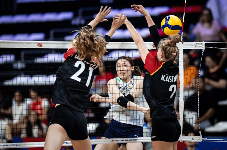 石川真佑（VNLドイツ戦）©︎Volleyball World