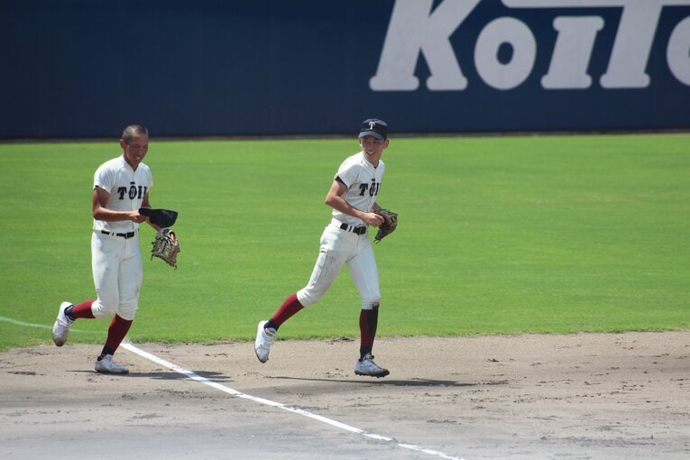 試合中もコミュニケーションを欠かさない伊藤（左）と鈴木　©︎Fumi Sawai