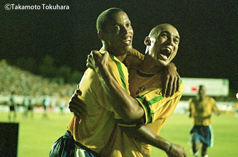 19歳のロナウジーニョを観た幸せ。強烈に光った“ガウショ”は瞬く間に。(5) ／ photograph by Takamoto Tokuhara