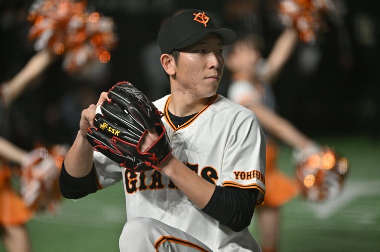 巨人の開幕投手を務め、5月にはノーヒットノーランも達成。ここまで6勝をあげ防御率1.98と好調を維持する戸郷翔征。その進化の秘密とは？ ／ photograph by Hideki Sugiyama