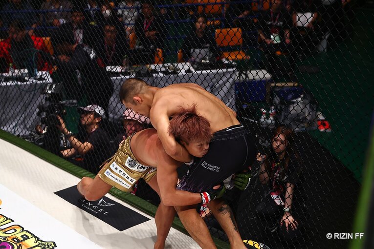 『RIZIN LANDMARK 6』佐藤将光vs.太田忍　©RIZIN FF