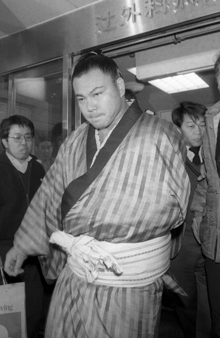 写真は1989年、3月場所で。優勝決定するも左肩を脱臼、千秋楽を欠場した　©KYODO