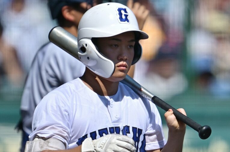 県岐阜商の横山温大。左手ハンディだけでない野球人としての魅力で、甲子園ヒーローへと駆け上がりつつある ／ photograph by Hideki Sugiyama