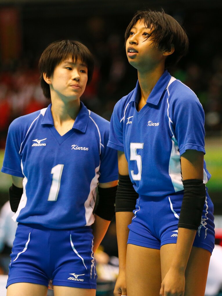 金蘭会高校時代の林琴奈（当時高2）。右には1つ上の先輩、日本代表・宮部藍梨／2017年1月撮影　©︎AFLO SPORT