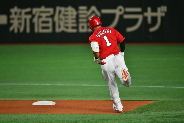 2019年から背番号を「51」から「1」に変えた鈴木誠也　©︎Hideki Sugiyama