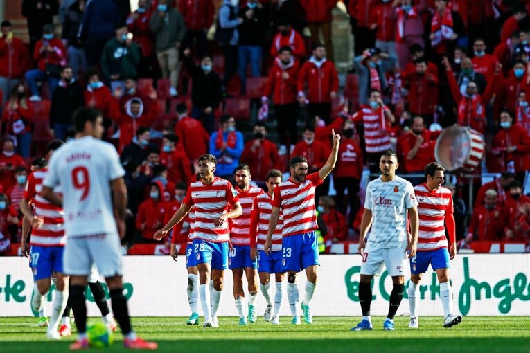 久保建英vsバルサがW杯イヤーのリーガ初戦… 年末の試合で見た「タケの身体の進化」と新星たちの奮起〈撮影者の視点〉(72)