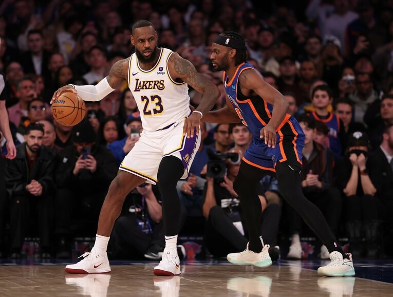 いまだ衰えを知らないレブロン・ジェームズ　©︎Al Bello/Getty Images