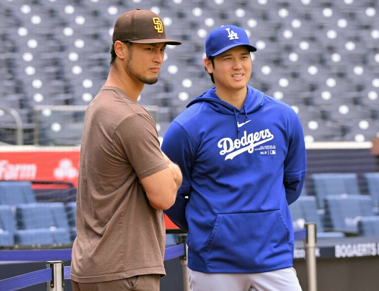 5月の対戦時に…196cmのダルビッシュと193cmの大谷　©JIJI PRESS