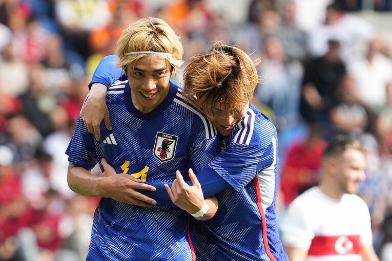 驚異的な独走からPKを獲得し、自ら沈めた伊東純也